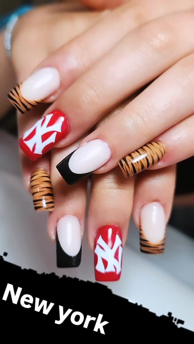Uñas con estampado de tigre